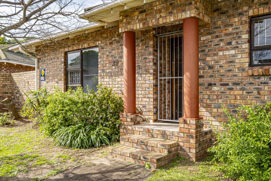 4 Bedroom Property for Sale in Summerstrand Eastern Cape